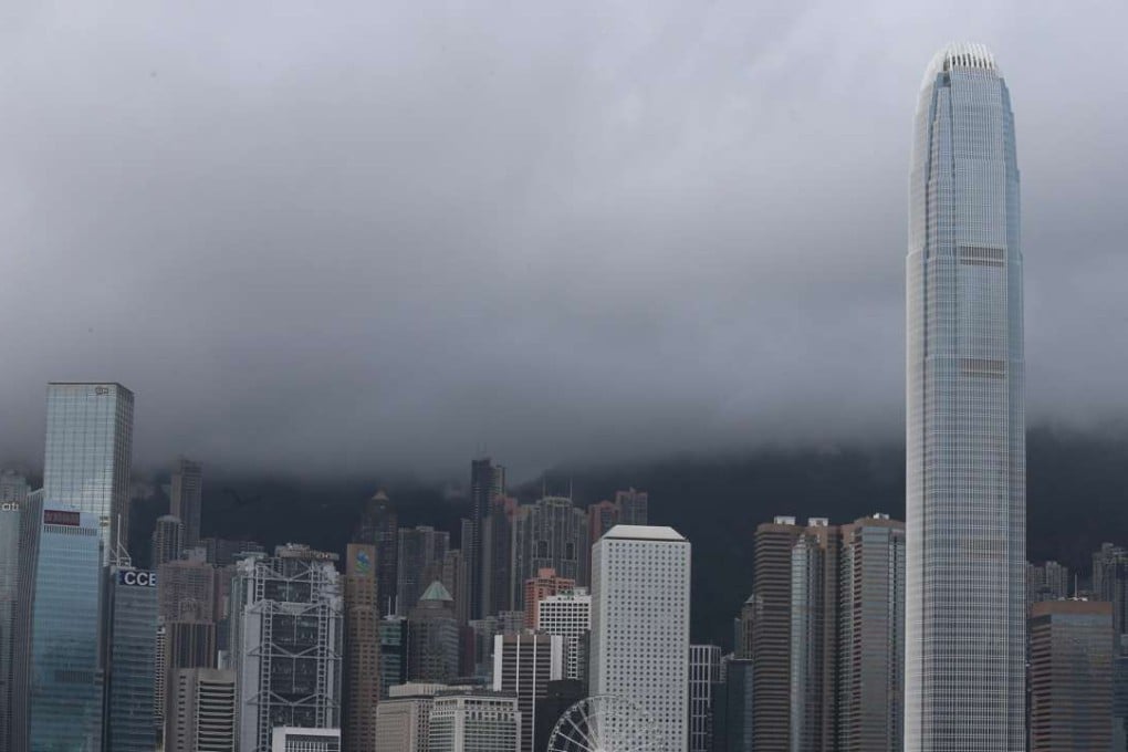 The outer rainbands of tropical storm Dianmu brought strong winds with occasional gales to the city. Photo: K.Y. Cheng