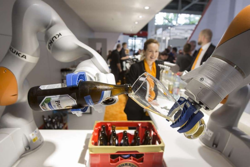 A Kuka-made industrial robotic arm pours a glass of beer at a trade fair in Munich on June 21. Midea stands to directly benefit from Kuka’s Industry 4.0 expertise and its vast foreign network. Photo: Bloomberg