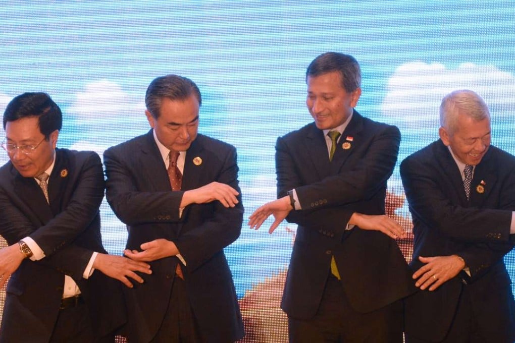 China's Foreign Minister Wang Yi (second from left) and Singapore's Foreign Minister Vivian Balakrishnan (second from right) pose for a group photo at an Asean-China meeting. Photo: AFP