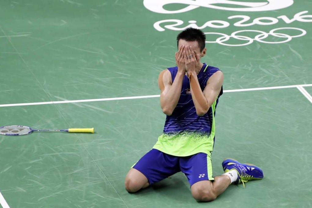 Malaysia's Lee Chong Wei drops to his knees in celebration after defeating great rival Lin Dan of China in the men’s singles semi-finals. Photo: AP