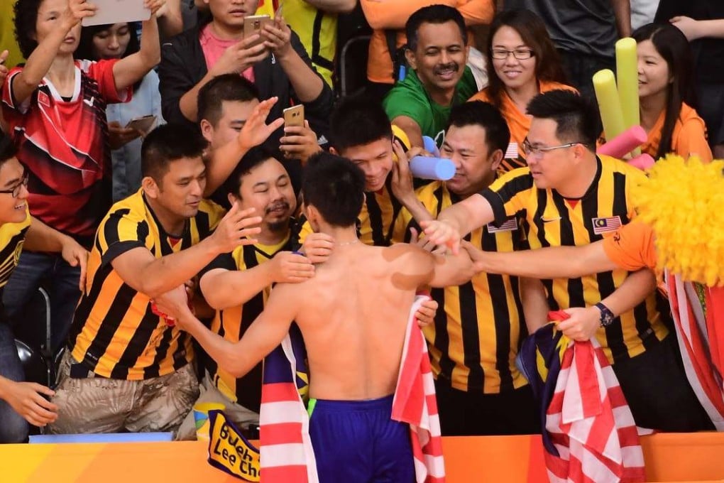 Malaysia's Lee Chong Wei celebrates with fans after defeating his great rival in the men’s singles semi-final. Photo: AFP