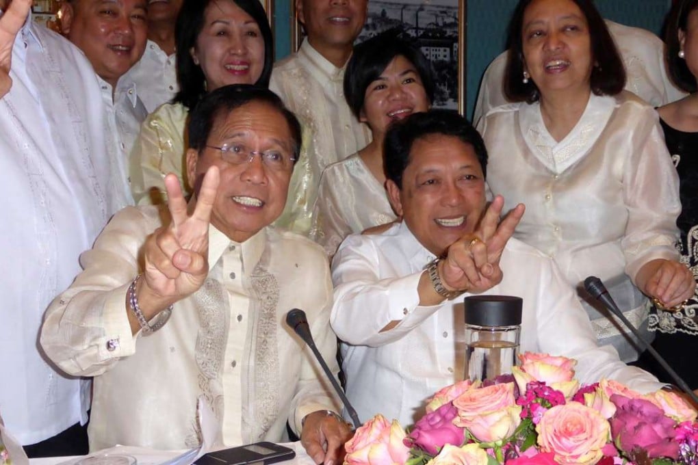 Luis Jalandoni (left), negotiator for the communist National Democratic Front of the Philippines, sits with government peace negotiator Silvestre Bello at the start of a round of peace talks in Oslo. Photo: Reuters