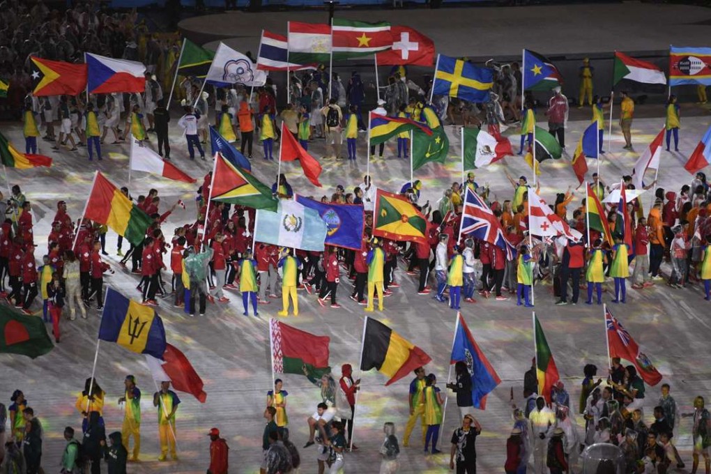 The colourful closing ceremony in the Maracana Stadium featured athletes from different countries mingling in a show of unity. Photo: Xinhua