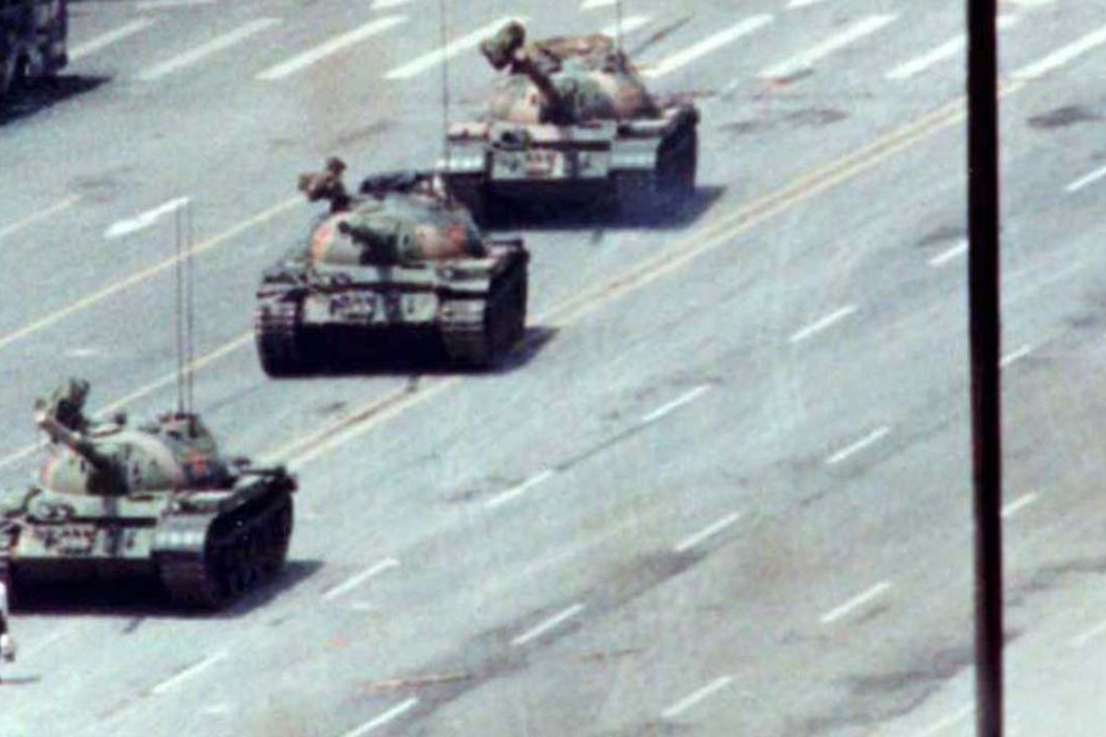 A man stands in front of a column of tanks on Changan Avenue near Tiananmen Square in Beijing on June 5, 1989. Photo: Reuters