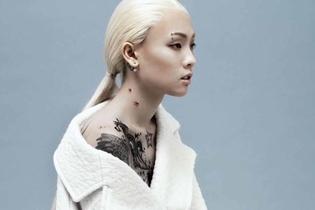 From white and beige to different shades of grey, these looks prove that colourless doesn’t have to mean boring