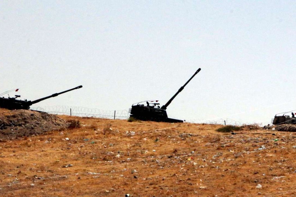 Turkish artillery is stationed near the Syrian border in Karkamis, Turkey, on Wednesday. Photo: AP