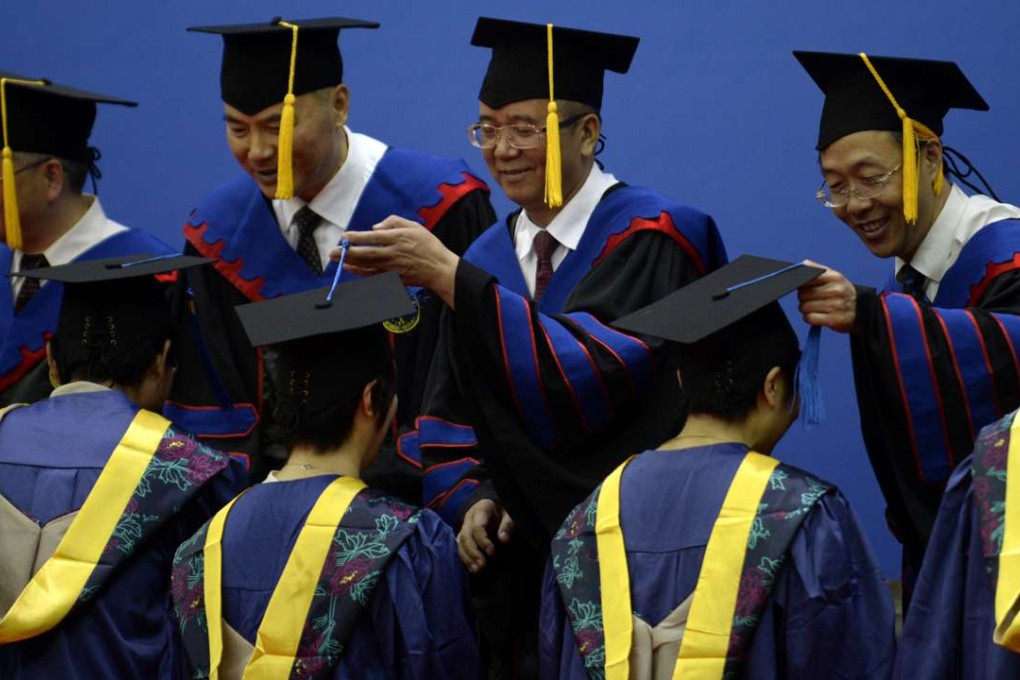 Zhejiang University officials turn graduates’ tassels during the Hangzhou-based university’s commencement ceremony in June 2014. Photo: Xinhua