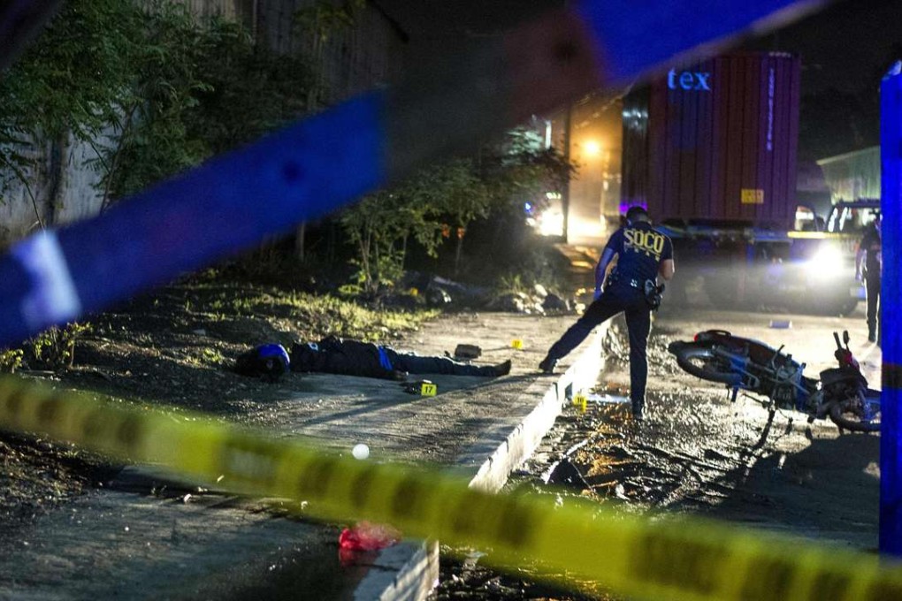 Philippine police officers attending the scene of a shooting death. Photo: AFP