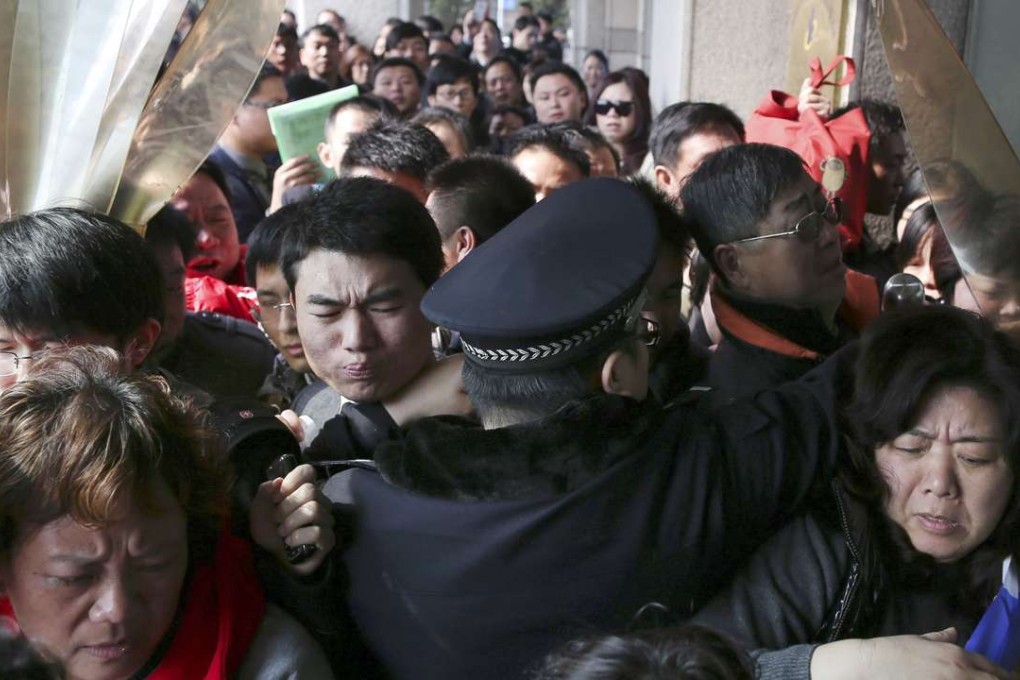 Buyers swarming a Shanghai real estate trading centre in 2013. Photo: Reuters