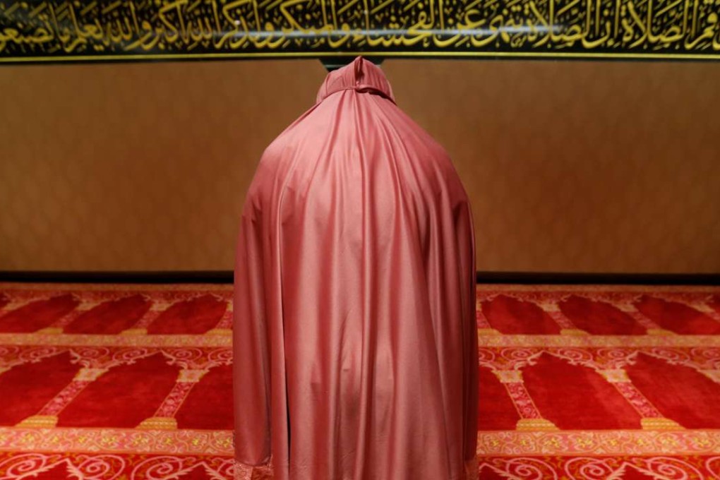 A Muslim woman prays at the Al Meroz hotel in Bangkok. Photo: Reuters