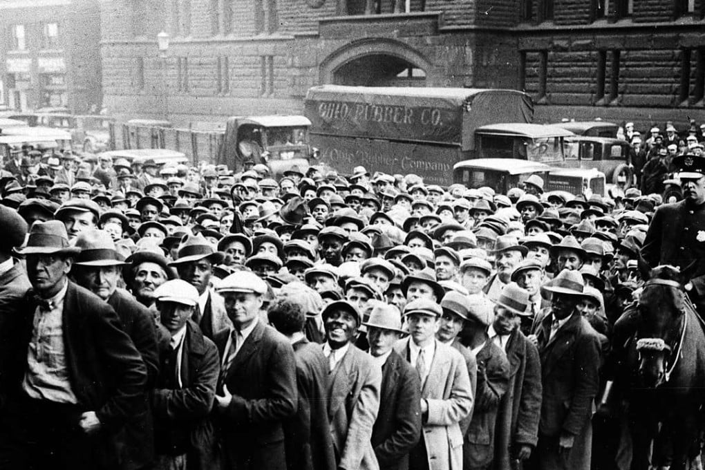 Thousands queue for jobs during the Great Depression in the US. Photo: AP