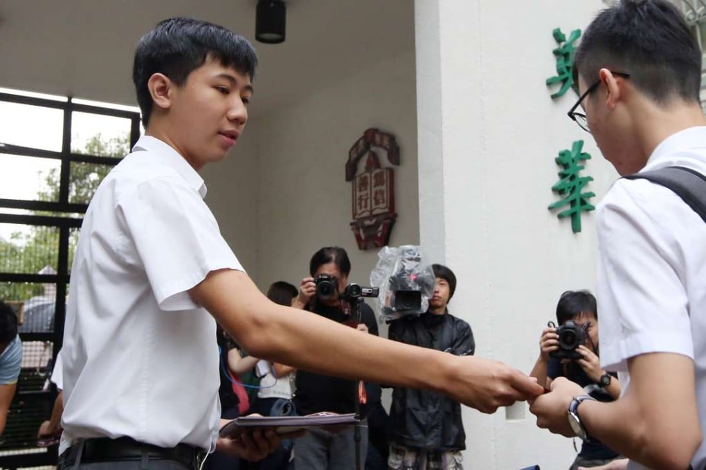 Wong Lok-hang, a Ying Wa College pupil, hands out leaflets on independence at the school in Sham Shui Po. Photo: Edward Wong