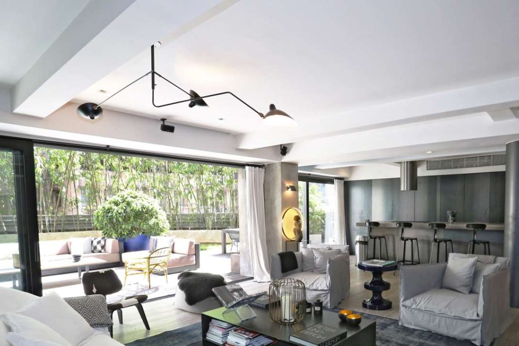 Mandarin Building home’s spacious living room which also has a bar area