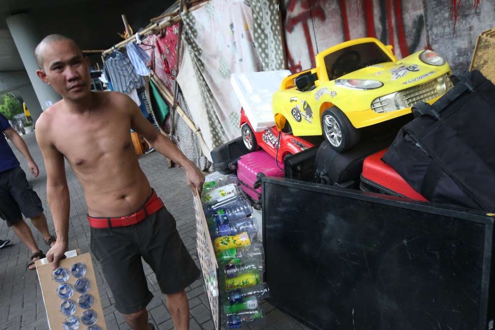 Vietnamese expats formed an informal volunteering group to help Vietnamese refugees and other homeless install ECO-cooler in Sham Shui PoThe volunteer group has built an environmentally friendly and low technology air cooling system out of used bottles and wooden parts – a system they hope will help the homeless population living on the streets of Sham Shui Po. 28AUG16 SCMP /Photo: David Wong