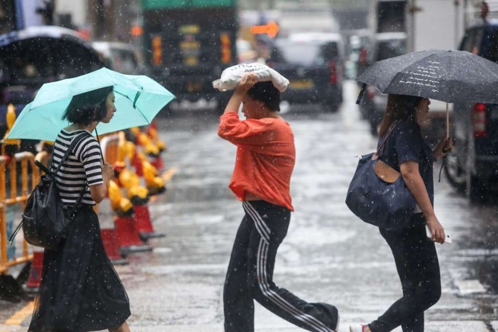 People walks in rain at Kwun tongHong Kong’s total rainfall last month reached 532.7mmmillimetres, which markedmarking a 23 per cent rise from the expected figure of 432.2mmmillimetres. 01SEP16 SCMP Photo: Sam Tsang