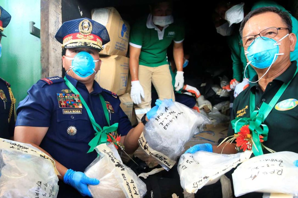 Philippine police chief Ronald Dela Rosa and and drug enforcement agency director general Isidro Lapena (right), display plastic bags full of methamphetamine, confiscated in July. Photo: Reuters