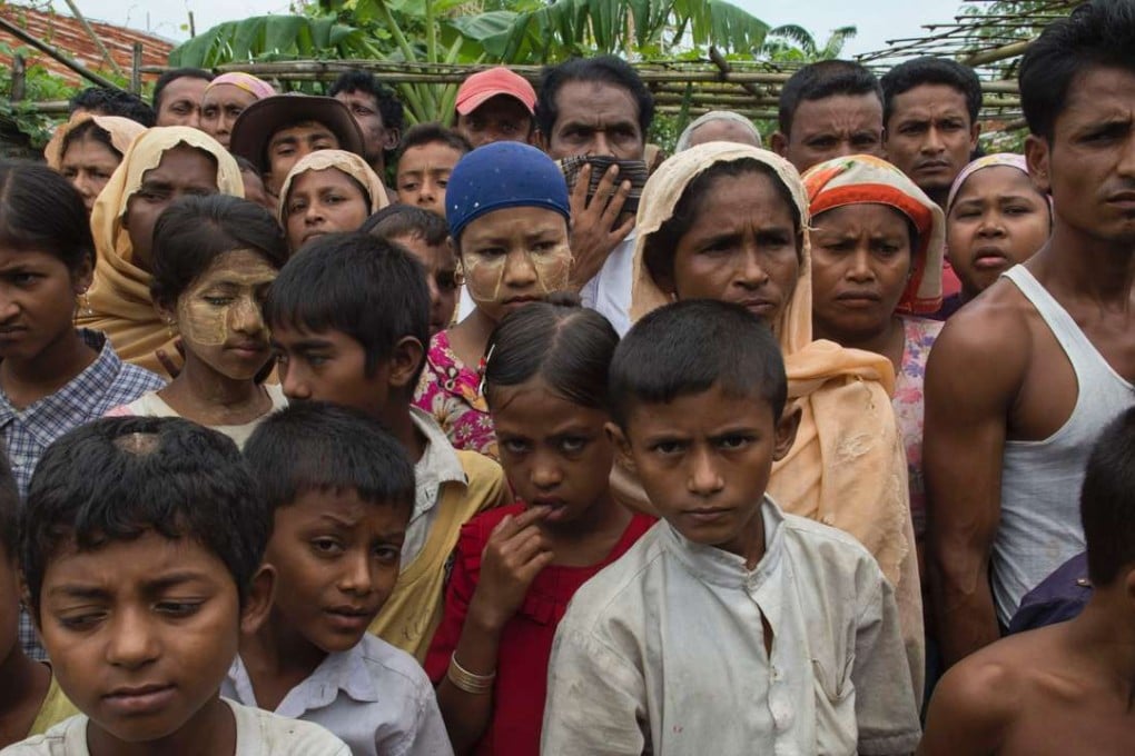 Muslim Rohingyas gather to meet Kofi Annan. Photo: AFP