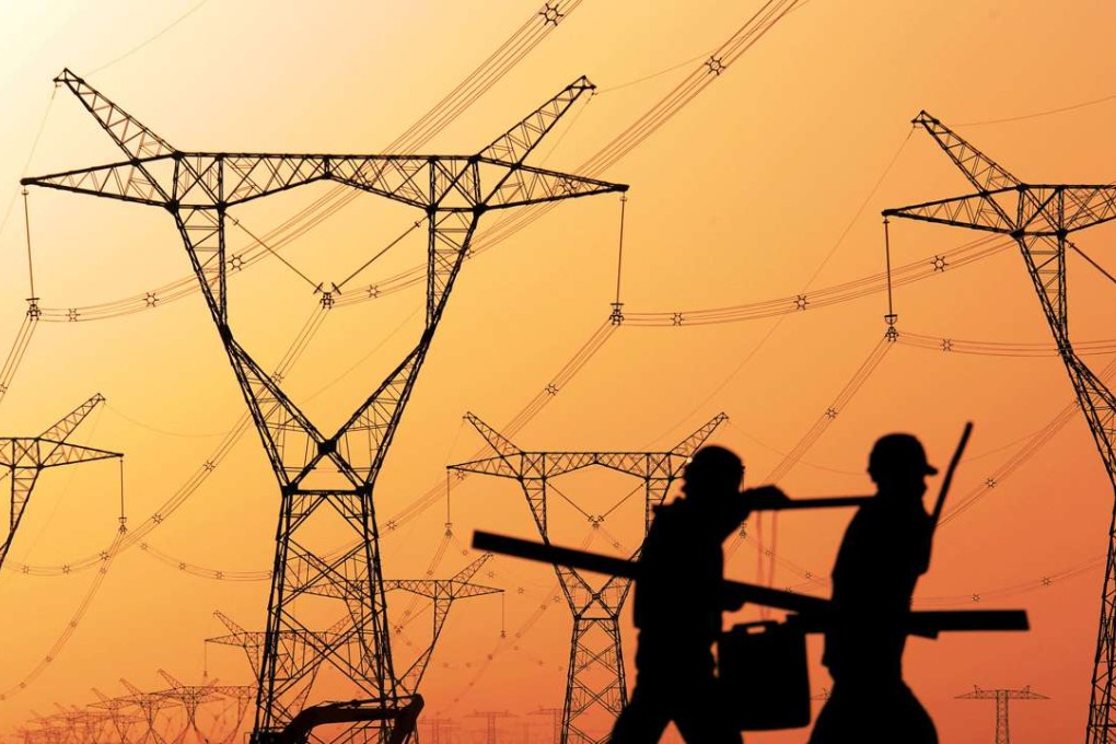 Workers in northwest China's Xinjiang Uygur Autonomous Region on March 26, 2013. Photo: Xinhua