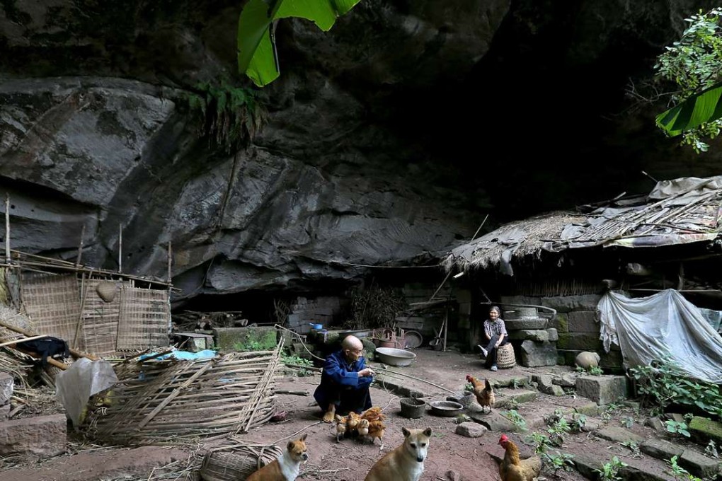 Liang Zifu, left, and The wife, 77-year-old Li Suying, have lived in their cave dwelling for nearly all of their 57 years of marriage. Photo: ChinaFotoPress