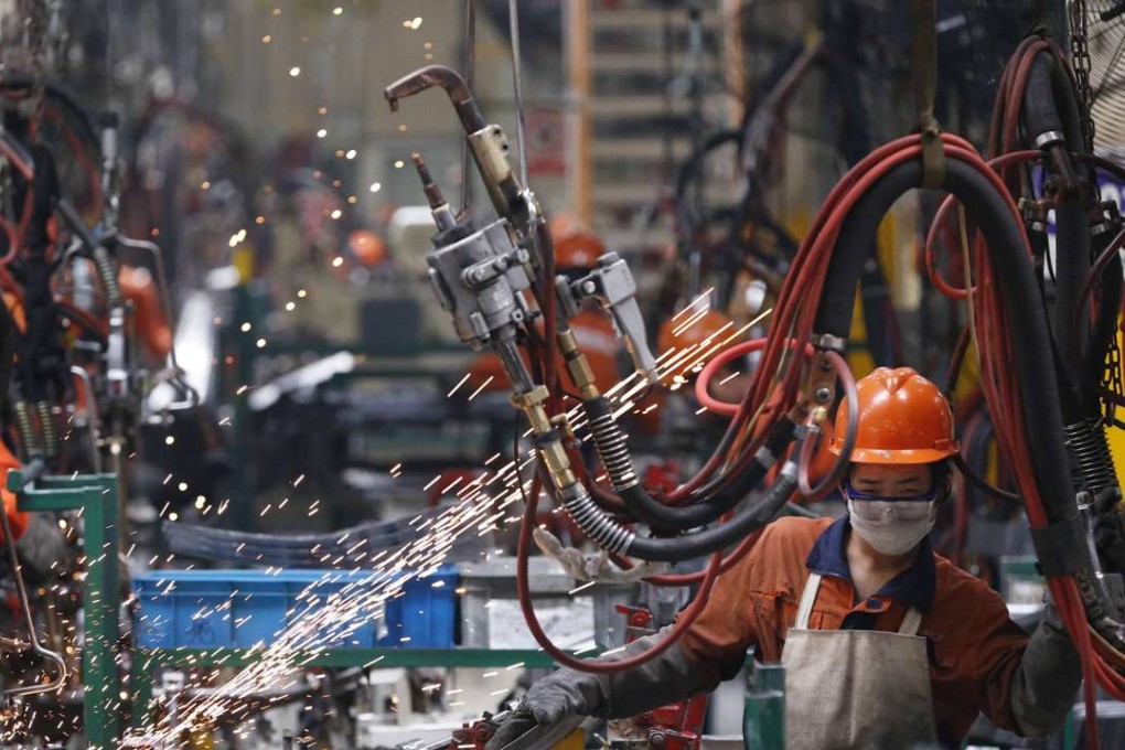 An employee works at a production line inside a Geely factory in Ningbo, Zhejiang province on May 15, 2014. Photo: Reuters