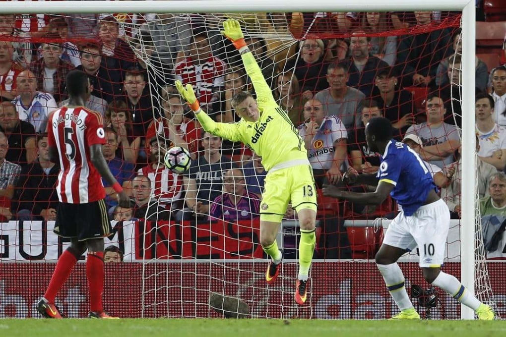 Everton striker Romelu Lukaku dispatches the second of his three goals in the 34-0 win over Sunderland. Photo: Reuters