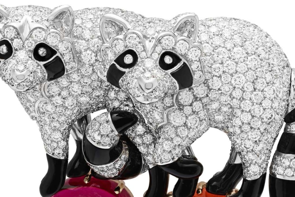 Jewel-encrusted animal-theme pins by Van Cleef & Arpels go on show in ...