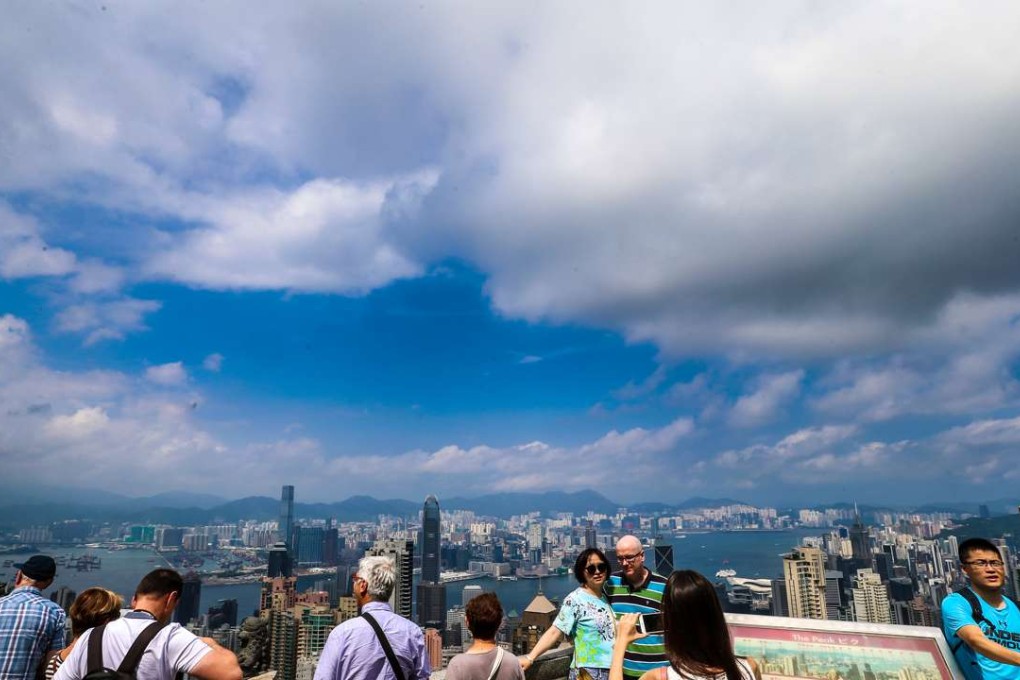 The city is experiencing warm weather before Meranti brings squally showers. Photo: K. Y. Cheng