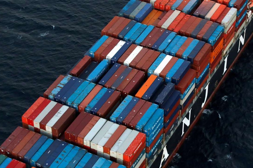 A Hanjin Shipping Co ship is seen stranded outside the Port of Long Beach, California. Photo: Reuters