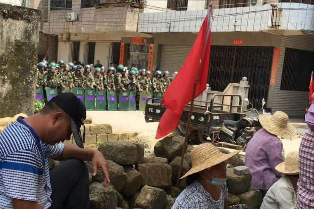 Wukan residents protest as their village is put under police lockdown. Photo: SCMP Pictures