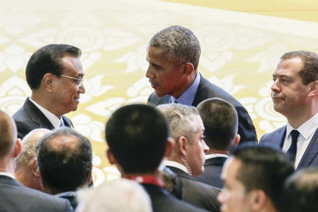 Premier Li Keqiang shares a word with US President Barack Obama an as Russia's Prime Minister Dmitry Medvedev looks on at the East Asia Summit in Vientiane, Laos, on September 8. Photo: EPA
