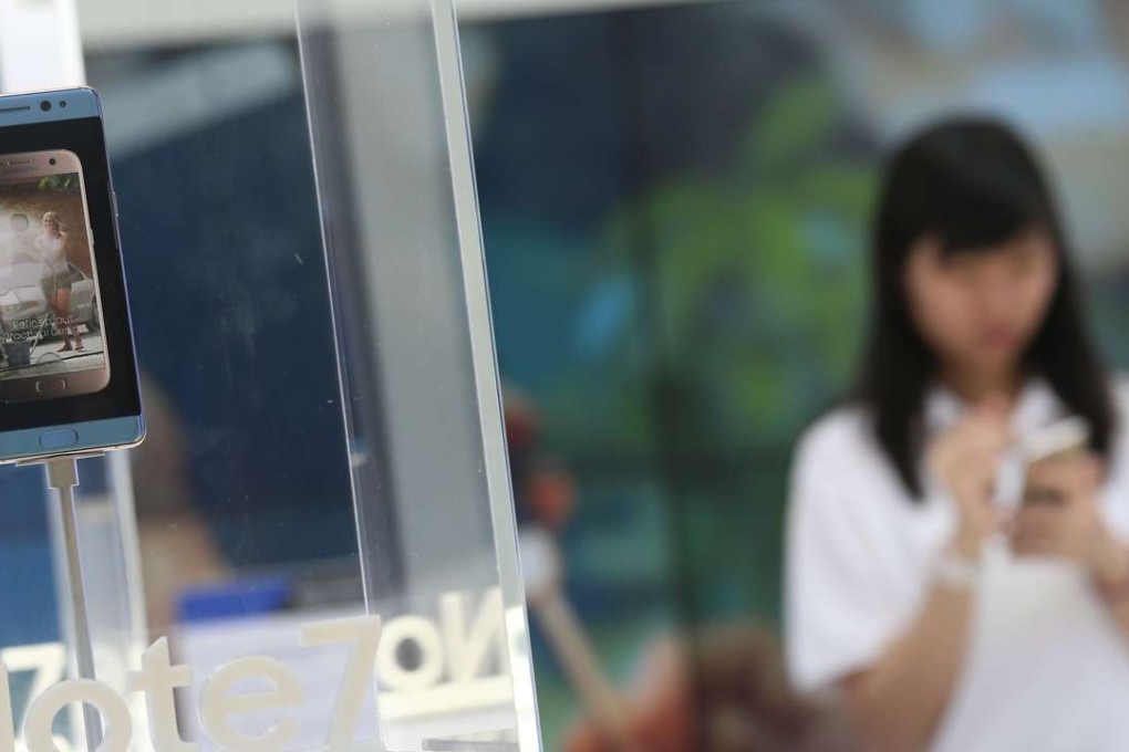 Sales of Samsung’s new 5.7-inch pen-based smartphone were suspended on September 2 after 35 cases of phones catching fire while charging were reported in the United States and Australia.. 14SEP16 SCMP / Photo: David Wong