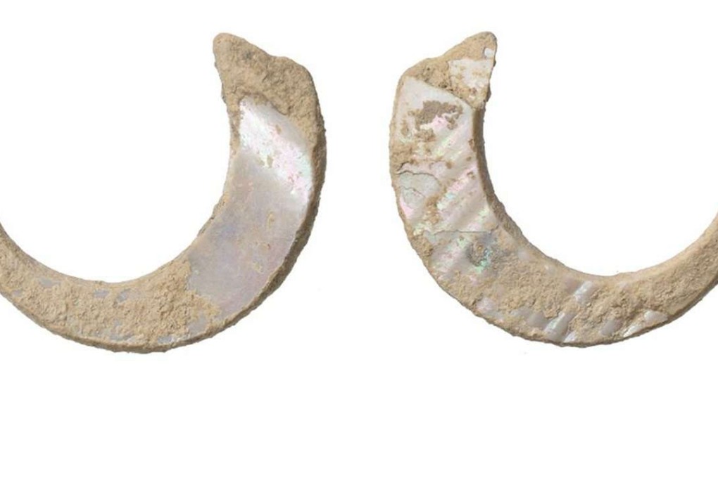 Fish hooks made from the shells of sea snails and found in the Sakitari cave. Photo: National Academy of Sciences