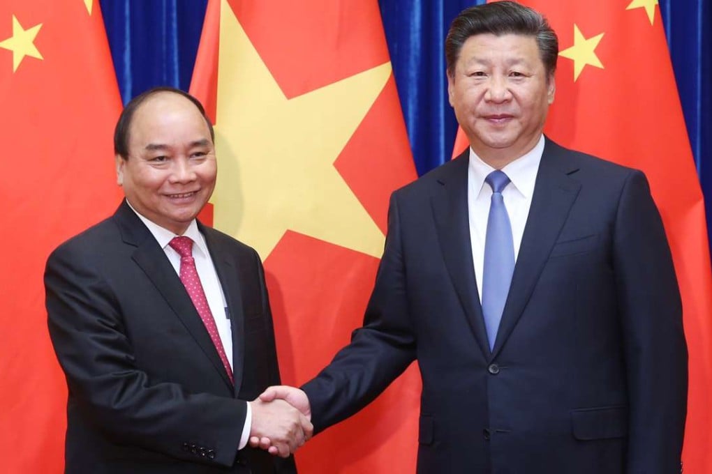 President Xi Jinping welcomes Vietnamese Prime Minister Nguyen Xuan Phuc to Beijing on September 13. Photo: Xinhua