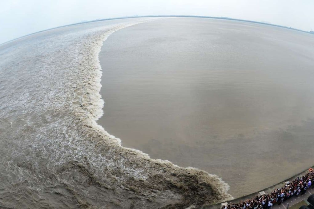 The tidal bore seen from Yanguan on the Qiantang River on Sunday. Photo: Xinhua