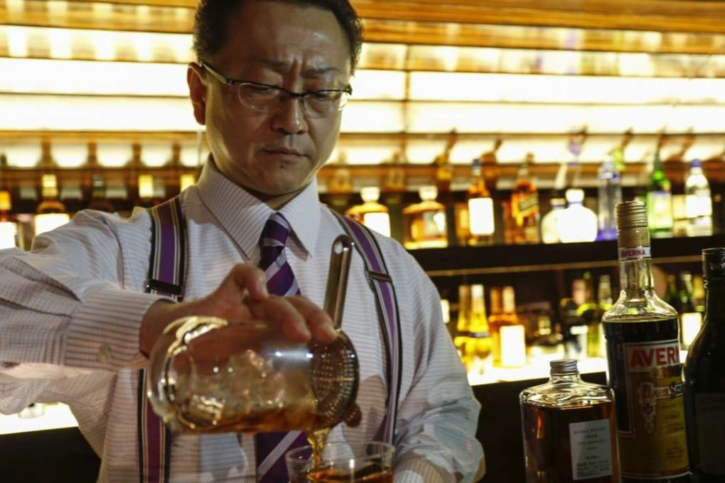 Hidetsugu Ueno mixes a drink at the MO bar. Photo: Chen Xiaomei