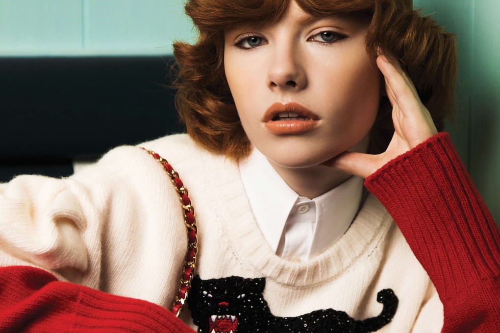 Embrace the 70s fashion trend with flares, denim and oversized sunglasses. Ralph Lauren, Gucci, Dior, Céline and Miu Miu show you how it’s done