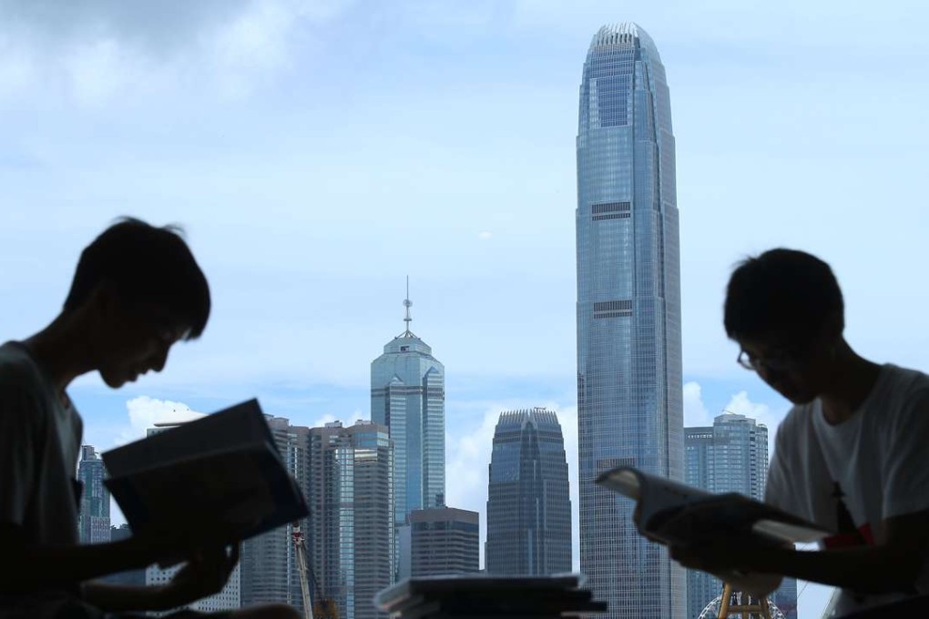 The pervasiveness of electronic devices is even more reason to double efforts and resources to encourage kids to develop good reading habits. Photo: K. Y. Cheng