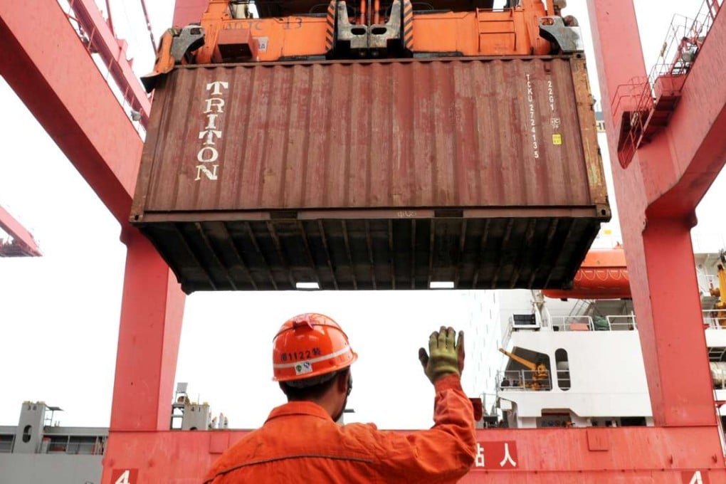 Containers being unloaded from a cargo ship at the port in Lianyungang, in Jiangsu province. Photo: Reuters