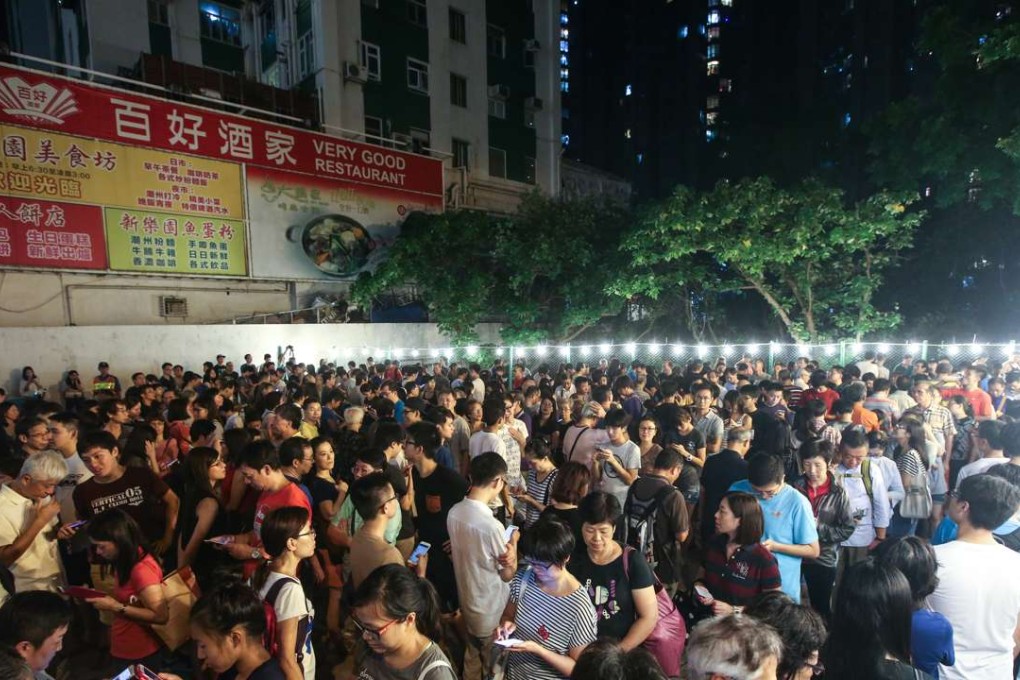 People – the vast majority ethnic Chinese – queue up to vote for the 2016 Legislative Council General Election at Lam Tin (West) Estate Community Centre in Lam Tin. Photo: Sam Tsang