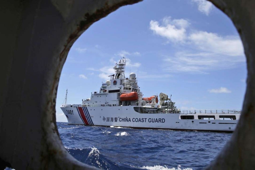 In this 2014 photo, a Chinese coastguard ship blocks a Philippine vessel trying to enter the Second Thomas Shoal in the South China Sea to relieve Philippine troops and resupply provisions. Photo: AP