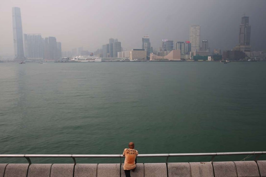 The skyline obscured by air pollution in Tsim Sha Tsui. Photo: Sam Tsang