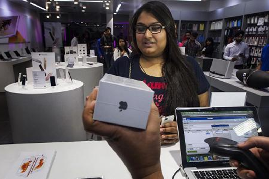 Aarushi, the first customer to buy an Apple Inc. iPhone 6s at an iZenica store, operated by Zenica LifestylePvt., waits to pay during a midnight launch event for the iPhone 6s in New Delhi, India in October, 2015. Photo: Prashanth Vishwanathan/Bloomberg/Getty Images
