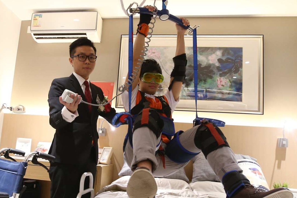 Eldpathy executive director Herman Chan demonstrates one of the practical items available at the showroom. Photo: Dickson Lee