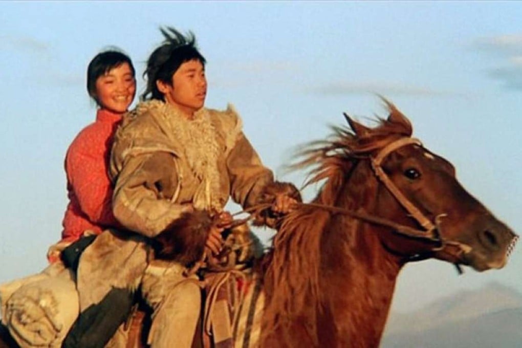 Gao Wei (right) and Zhao Mana in a scene from The Swordsman in Double Flag Town.