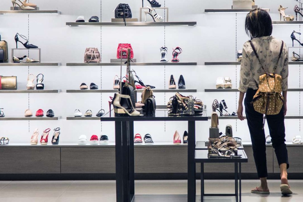 A shopper at Singapore’s Suntect City shopping mall. Photo: Bloomberg