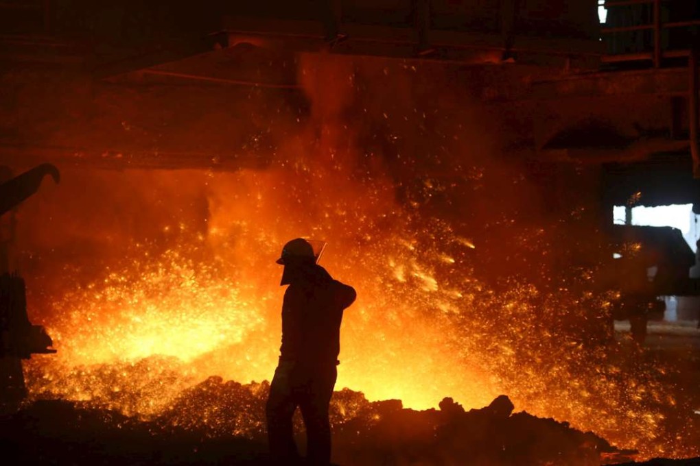 An employee works inside a steel factory of Valin Group in Loudi, Hunan province on July 6, 2013. Photo: Reuters