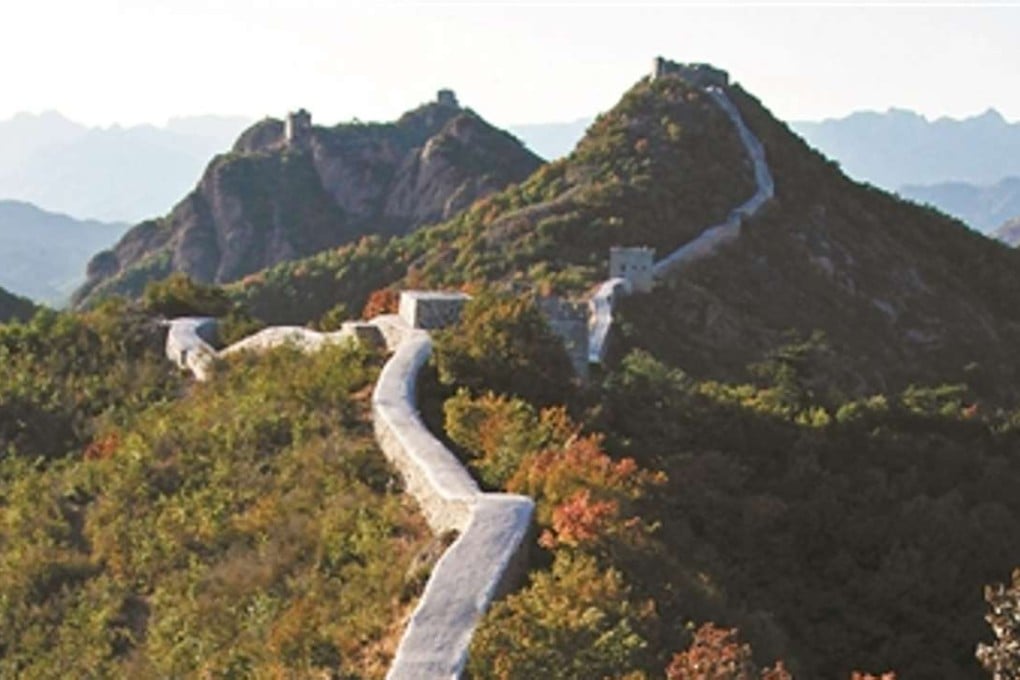 In Shaanxi (陝西) province, there have been 40 breaches of the structure to build roads and in Hebei(河北), some villagers have sold bricks from the wall as souvenirs.