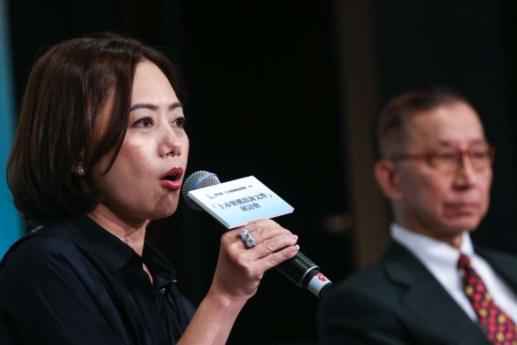 Daisy Yeung, chairwoman of the Institute of Securities Dealers, expressed her opposition to the proposed changes on October 5, 2016. Photo: Dickson Lee