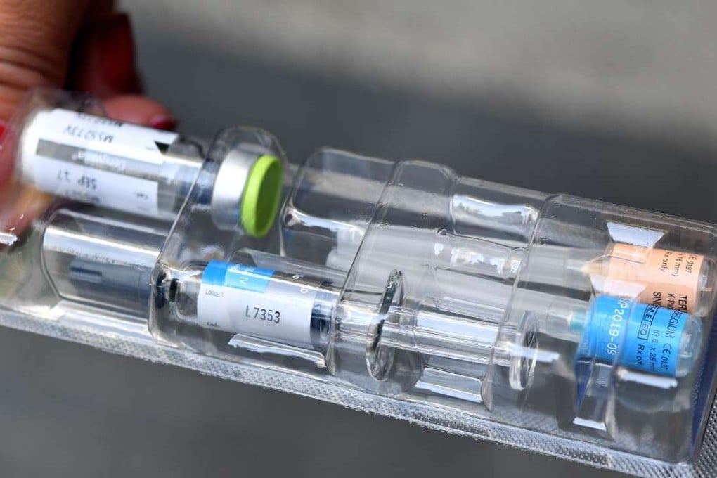 A new dengue vaccine developed by the Sanofi Pasteur Dengue Company is shown to reporters. Photo: AFP