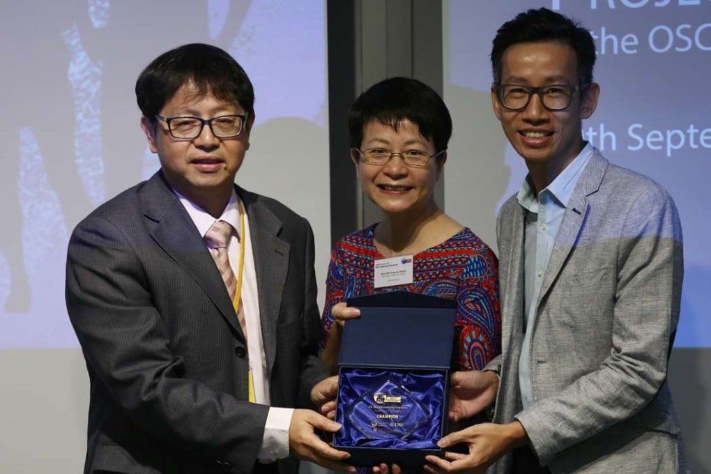 Undersecretary for Labour and Welfare Stephen Sui Wai-keung (left) with award winners Deanie Chiu and Matthew Lee. Photo: Jonathan Wong
